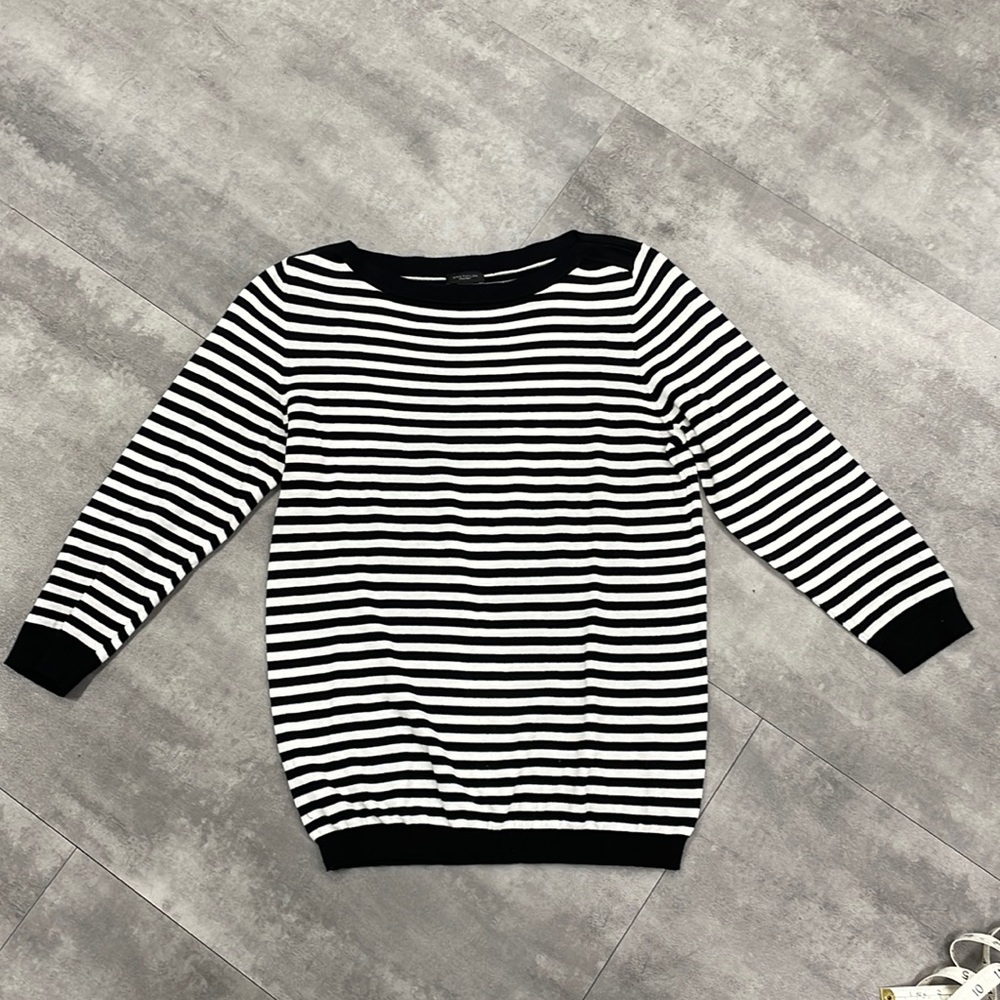 Size medium Ann Taylor factory lightweight sweater